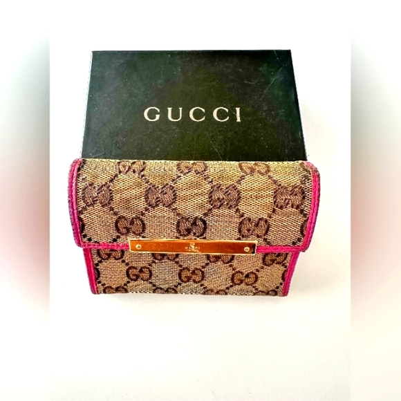 Pre-loved GUCCI Cloth wallet Very good condition - Picture 1 of 13